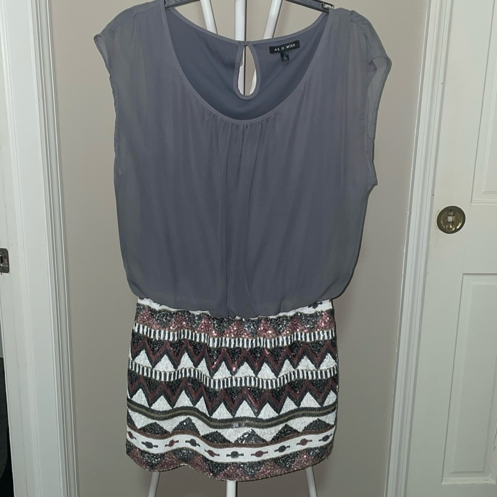 Sequin pattern skirt, with gray sleeveless soft top attacked! One piece!